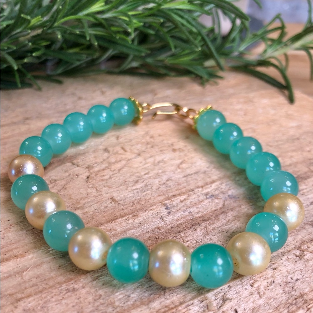 Teal Green & Creamy Pearl Stretch Bracelet